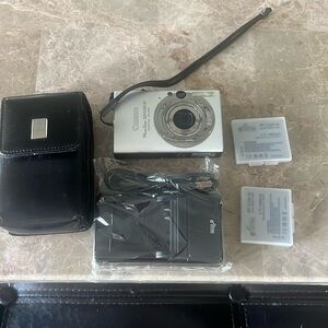 Canon PowerShot SD1100 IS Digital ELPH. 8 MP 3x zoom.